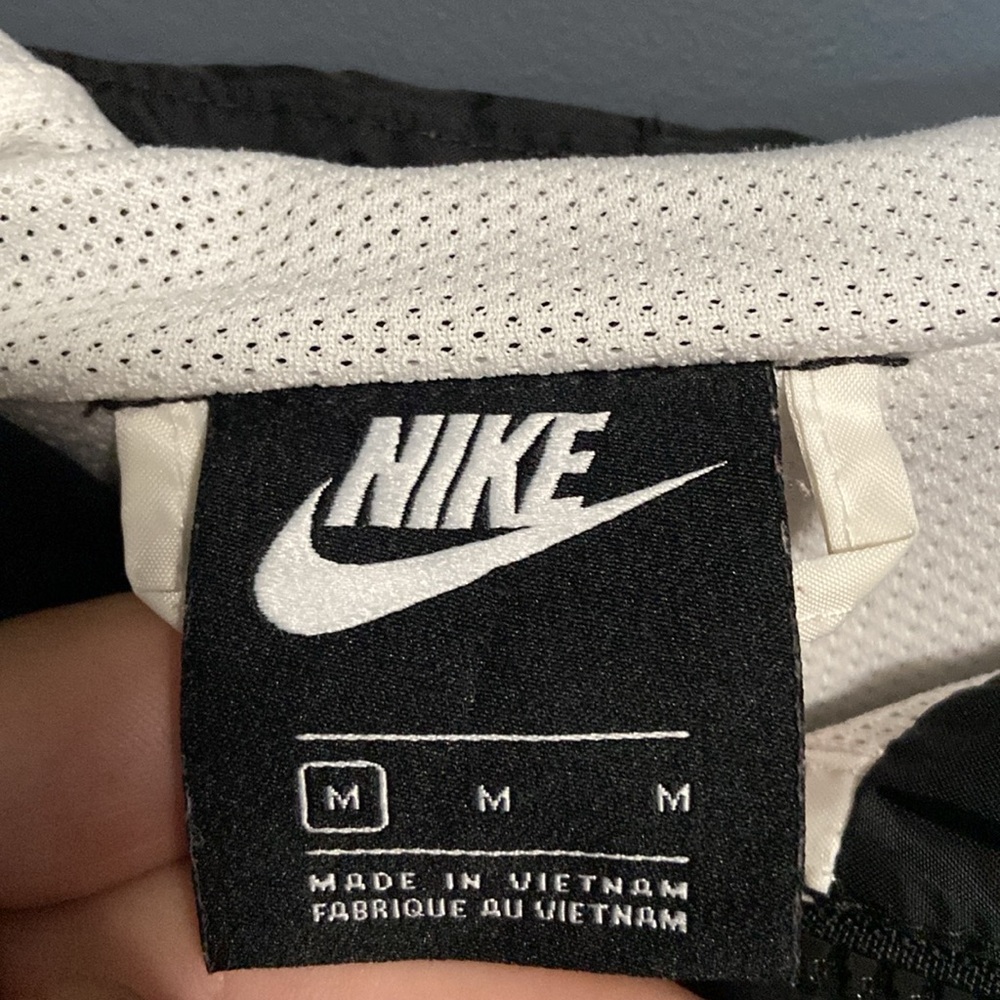 Nike WindBreaker - Picture 3 of 4